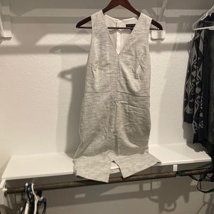 Cute, gray shift dress. Perfect for the office or happy hour!